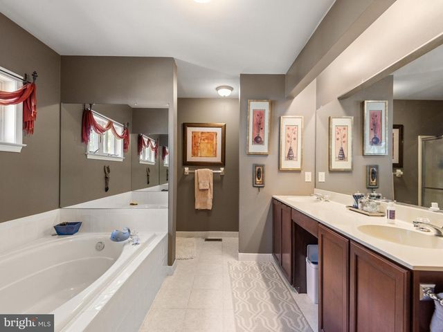 605 HUNTINGTON DR, Downingtown, PA 19335