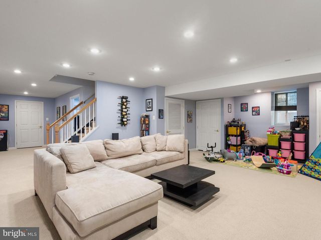 605 HUNTINGTON DR, Downingtown, PA 19335