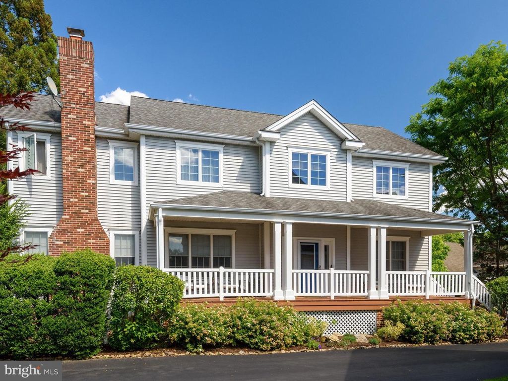 605 HUNTINGTON DR, Downingtown, PA 19335