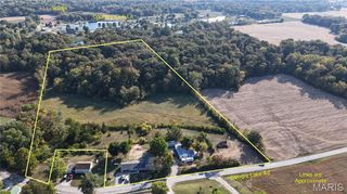 1053 Gilmore Lake Rd, Waterloo, IL 62298