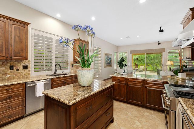 207 Kavenish Drive, Rancho Mirage, CA 92270