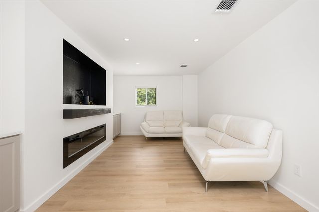 1101 Floradale DR, Austin, TX 78753