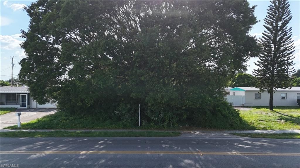 203 Alabama RD S, LEHIGH ACRES, FL 33936 — exterior