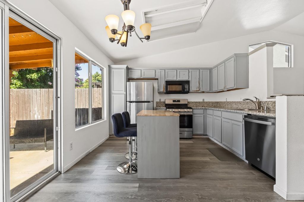 Image 10 of property listing at 434 Occidential, Merced, CA 95348