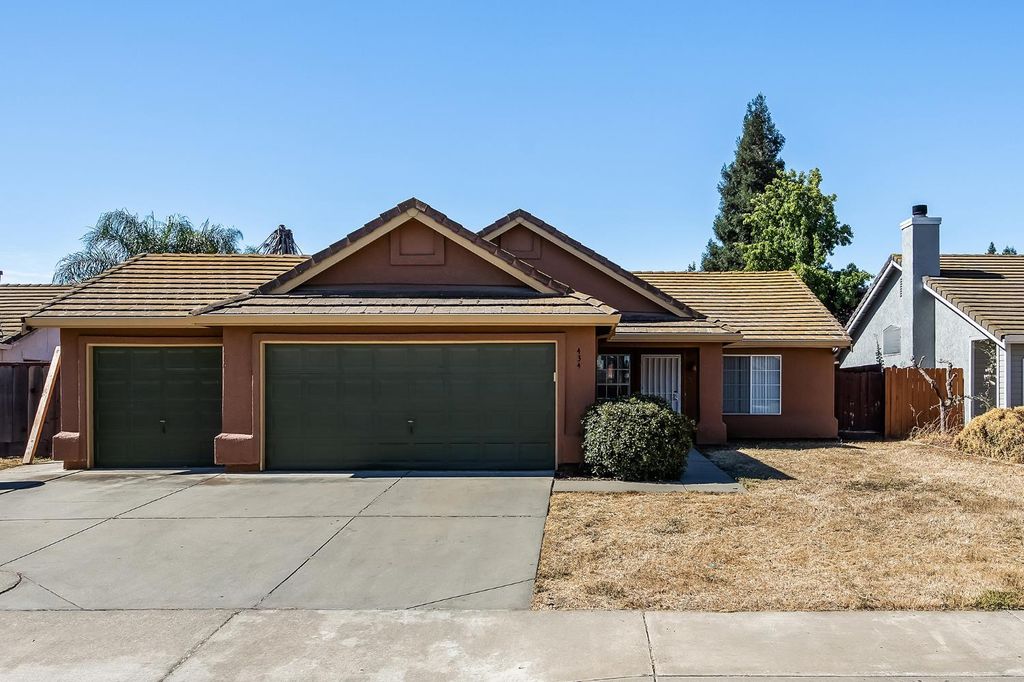 Image 2 of property listing at 434 Occidential, Merced, CA 95348