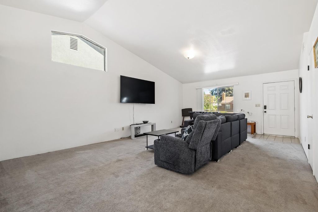 Image 8 of property listing at 434 Occidential, Merced, CA 95348