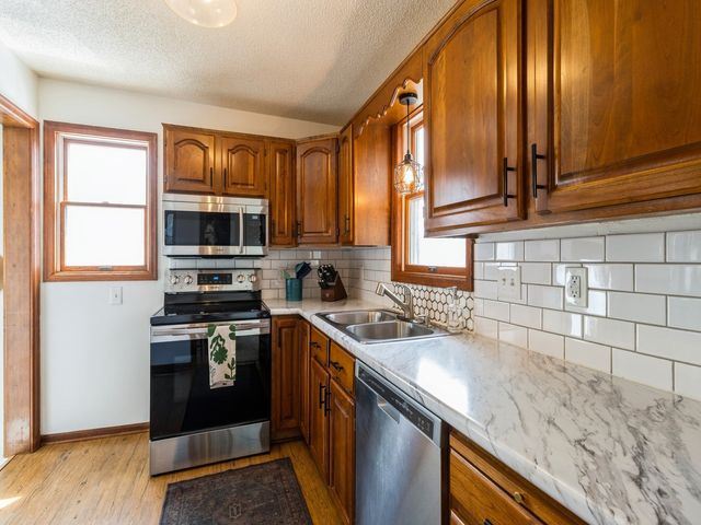 1000 66th Street, Windsor Heights, IA 50324
