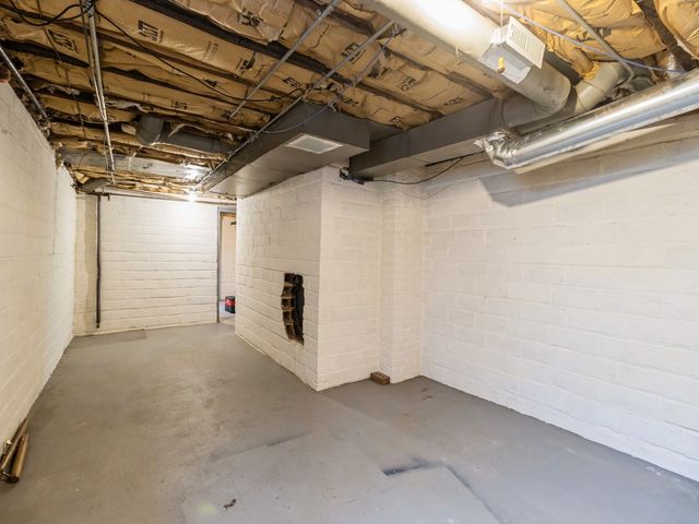1000 66th Street, Windsor Heights, IA 50324