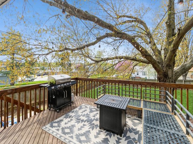 1000 66th Street, Windsor Heights, IA 50324