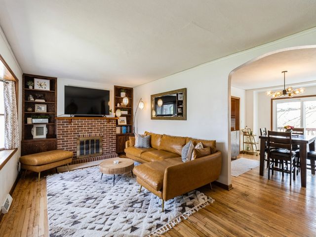 1000 66th Street, Windsor Heights, IA 50324