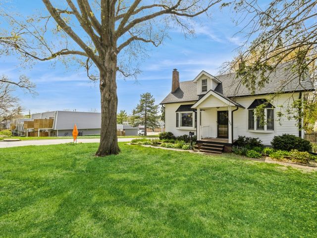 1000 66th Street, Windsor Heights, IA 50324