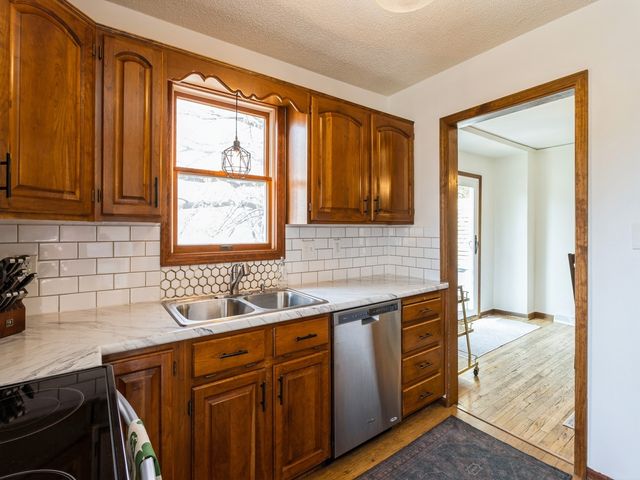 1000 66th Street, Windsor Heights, IA 50324
