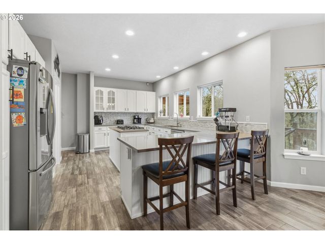 2728 Hallmark Ln, Eugene, OR 97402