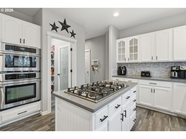 2728 Hallmark Ln, Eugene, OR 97402