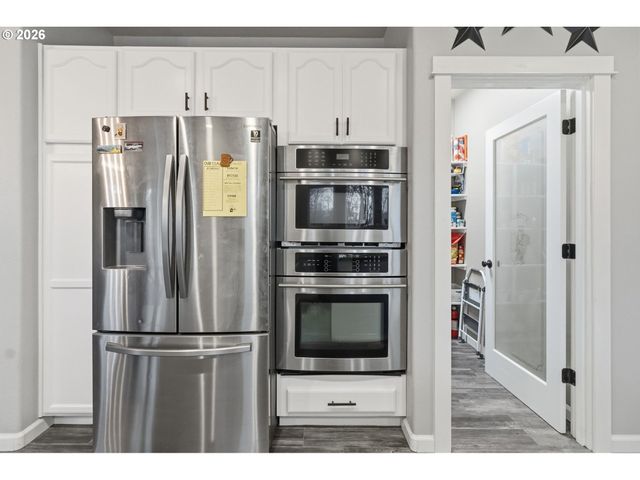 2728 Hallmark Ln, Eugene, OR 97402