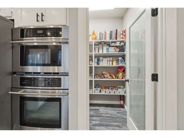 2728 Hallmark Ln, Eugene, OR 97402