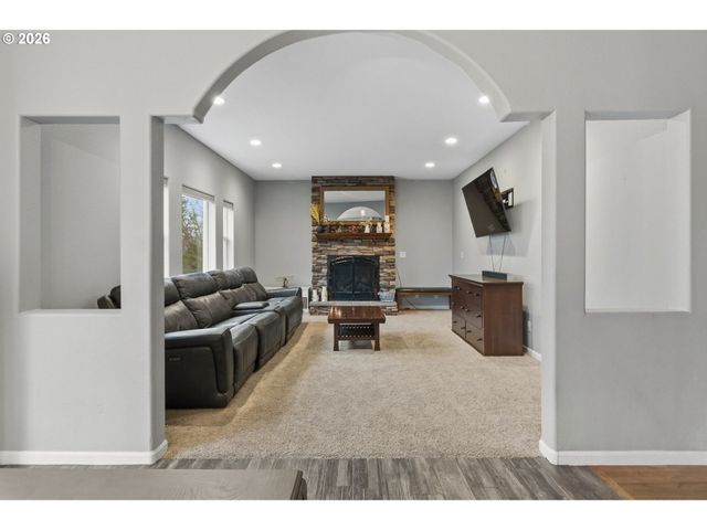 2728 Hallmark Ln, Eugene, OR 97402