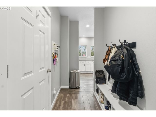 2728 Hallmark Ln, Eugene, OR 97402