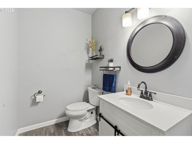 2728 Hallmark Ln, Eugene, OR 97402