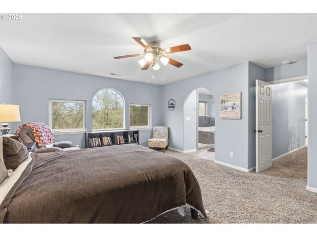 2728 Hallmark Ln, Eugene, OR 97402