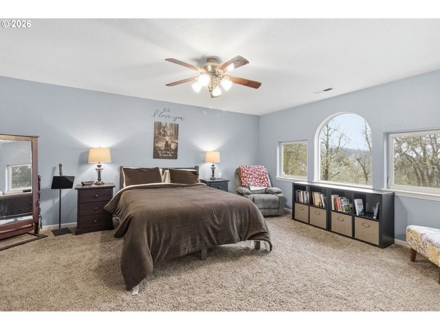 2728 Hallmark Ln, Eugene, OR 97402