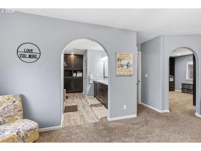 2728 Hallmark Ln, Eugene, OR 97402