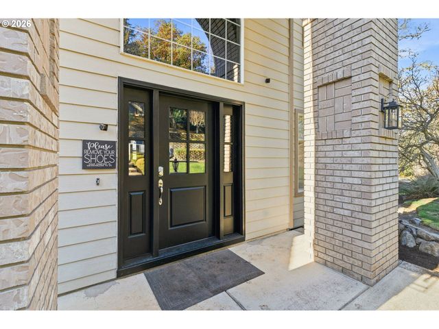 2728 Hallmark Ln, Eugene, OR 97402