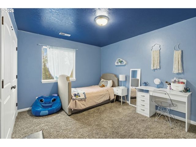 2728 Hallmark Ln, Eugene, OR 97402