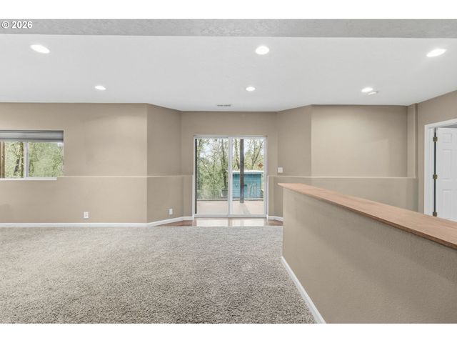 2728 Hallmark Ln, Eugene, OR 97402