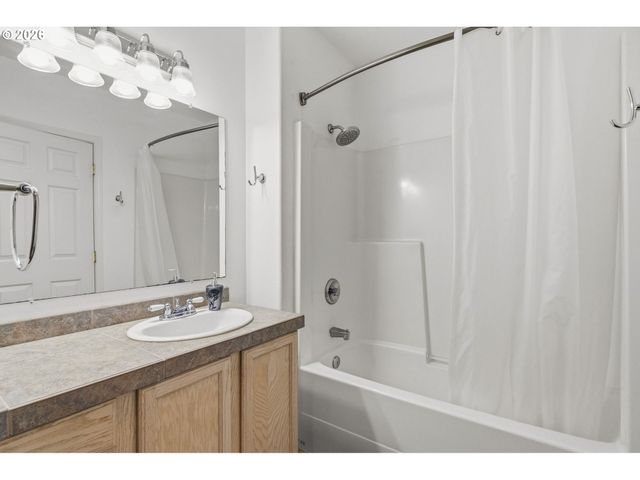 2728 Hallmark Ln, Eugene, OR 97402