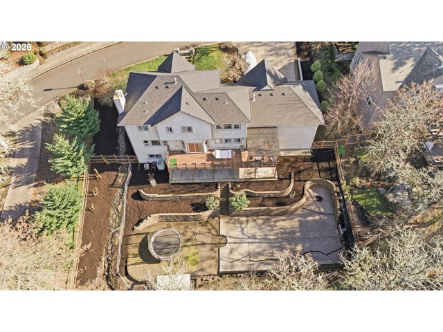 2728 Hallmark Ln, Eugene, OR 97402