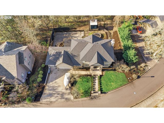 2728 Hallmark Ln, Eugene, OR 97402