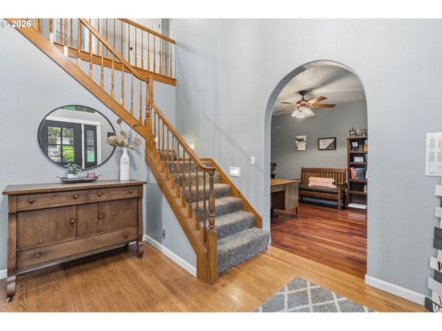 2728 Hallmark Ln, Eugene, OR 97402