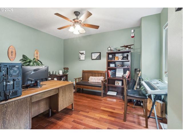 2728 Hallmark Ln, Eugene, OR 97402