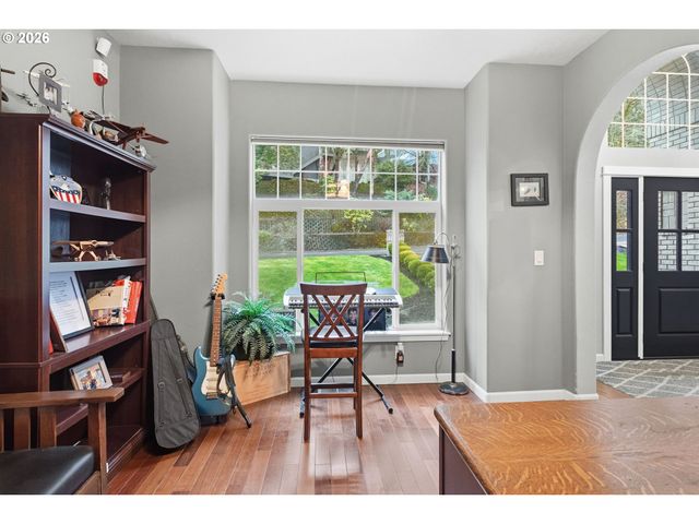 2728 Hallmark Ln, Eugene, OR 97402