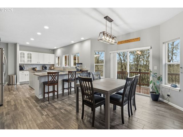 2728 Hallmark Ln, Eugene, OR 97402