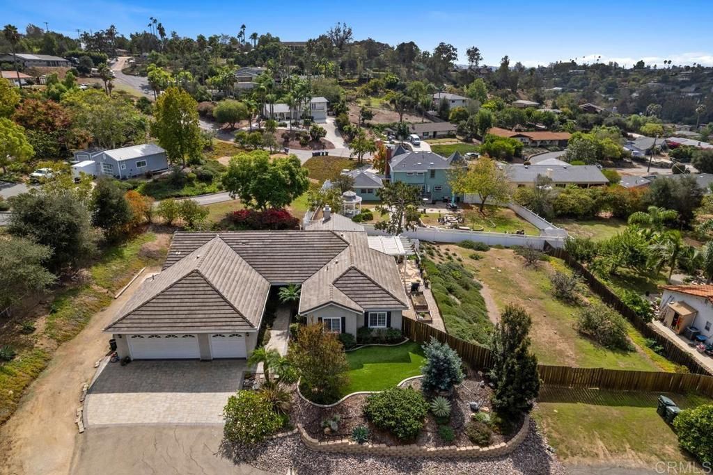 1198 Tres Ninos Corte, Vista, CA 92084 — exterior