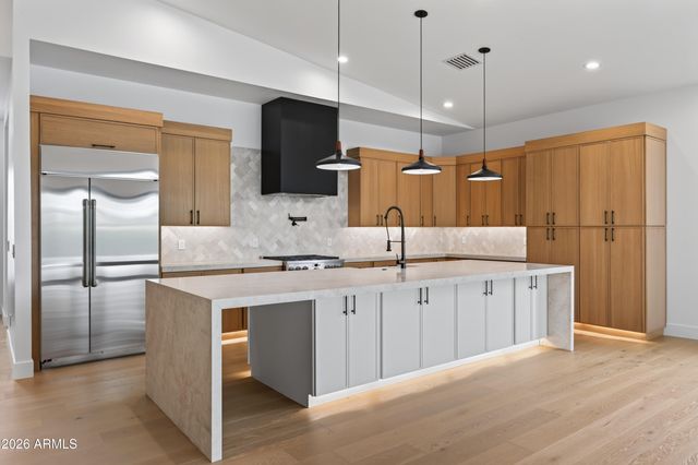 1335 E KALER Drive, Phoenix, AZ 85020