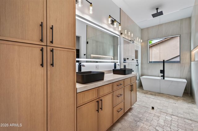 1335 E KALER Drive, Phoenix, AZ 85020