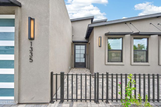 1335 E KALER Drive, Phoenix, AZ 85020