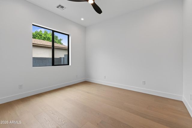1335 E KALER Drive, Phoenix, AZ 85020