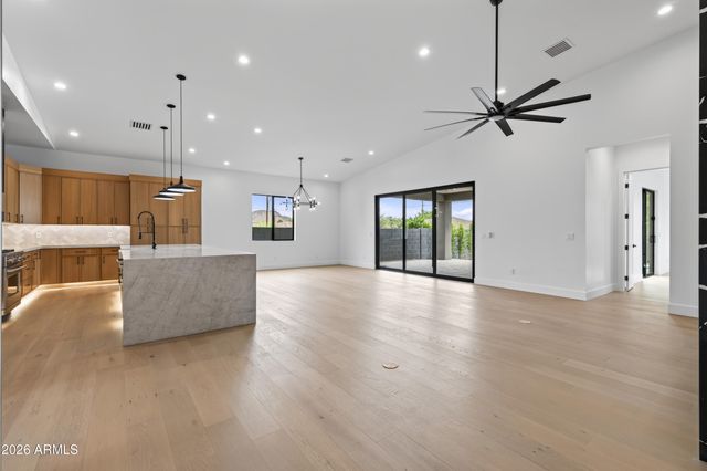 1335 E KALER Drive, Phoenix, AZ 85020