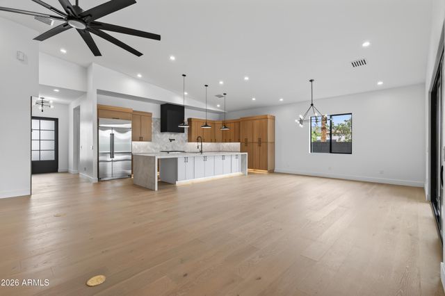 1335 E KALER Drive, Phoenix, AZ 85020