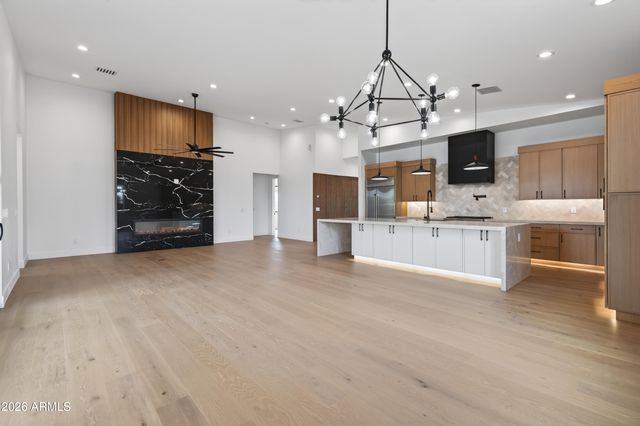 1335 E KALER Drive, Phoenix, AZ 85020