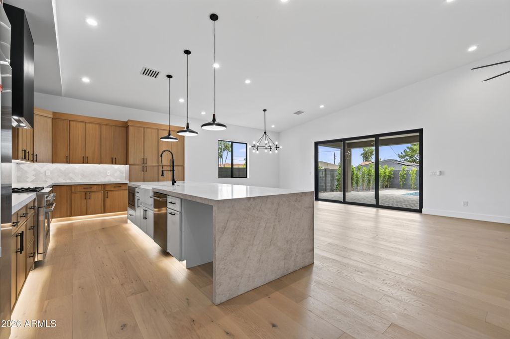 1335 E KALER Drive, Phoenix, AZ 85020 — photo 5