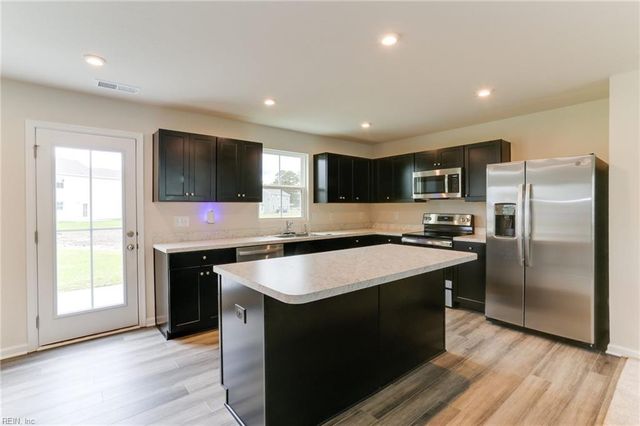 429 Forecastle ST, Portsmouth, VA 23701