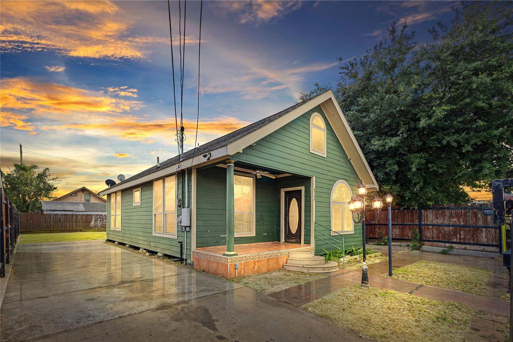 6726 Canal Street, Houston, TX 77011