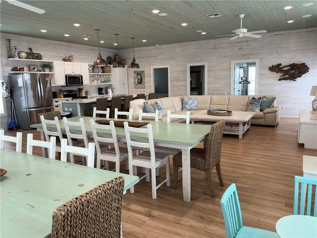 2008 Sand Point Cir, Port Aransas, TX 78373