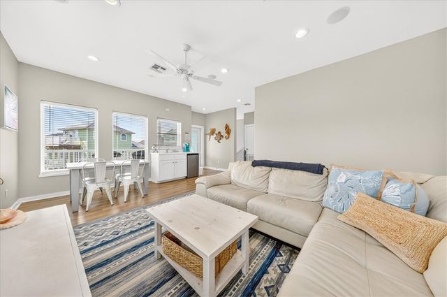 2008 Sand Point Cir, Port Aransas, TX 78373