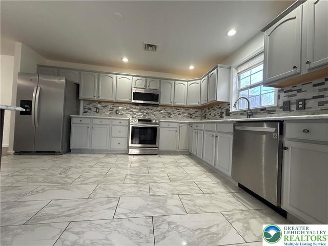 4141 Walter Road, Bethlehem Twp, PA 18020